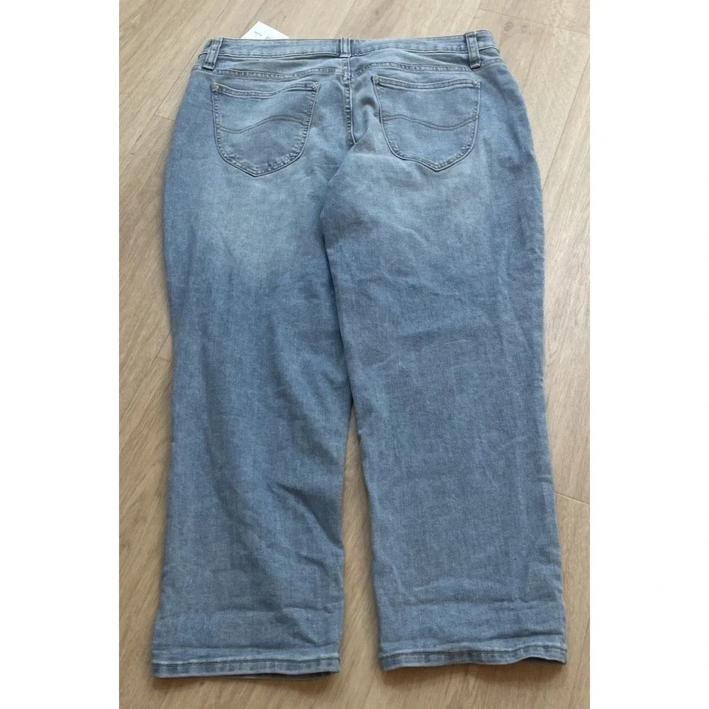 Lee Denim Capris Size 12 Mid Rise Regular Fit Ultramarine Light Wash NWT